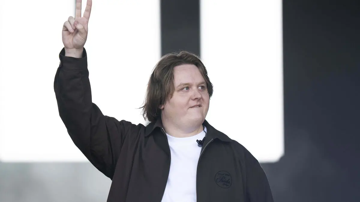 Lewis Capaldi to Sweden