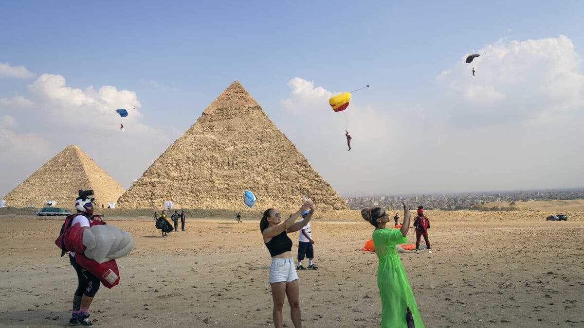 U.S. urges citizens to leave the Middle East now