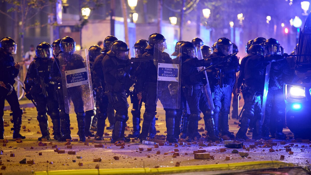 At Least 128 Arrested After Violent Riots in Central Barcelona
