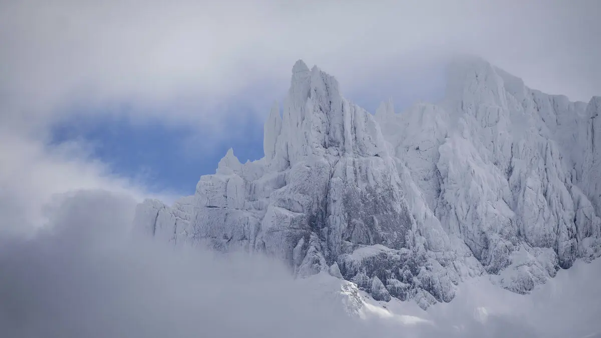 Gondola lift crashes at Engelberg