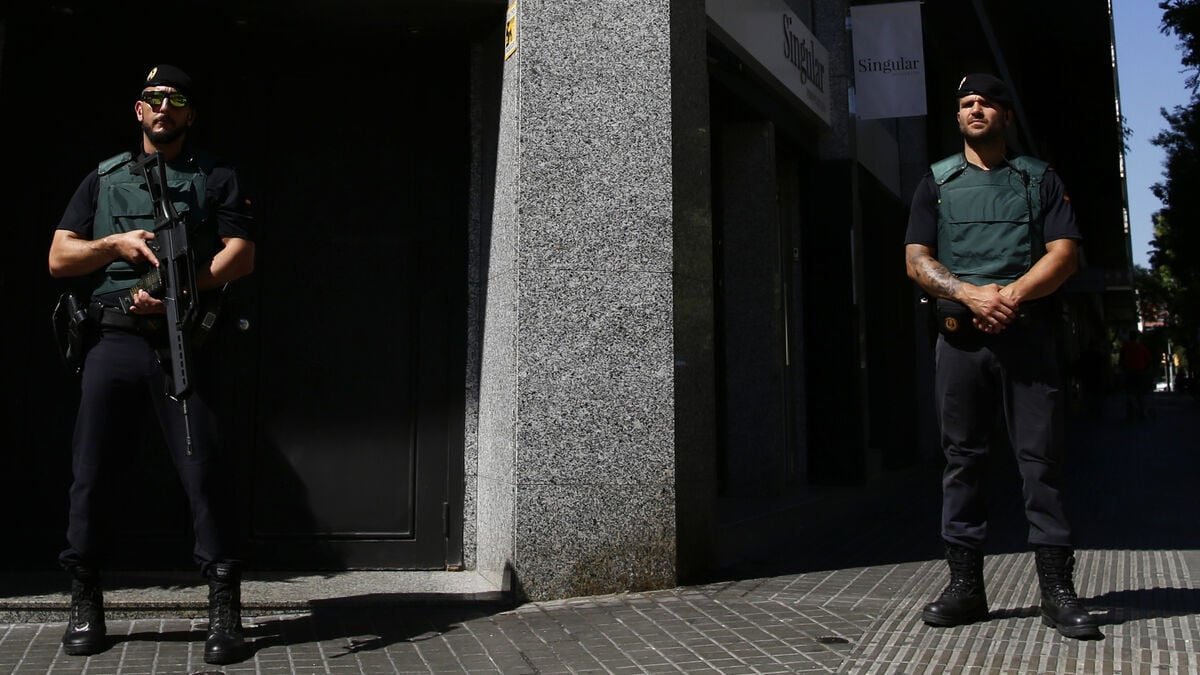 Swedish police in action against helicopter gangs in Spain