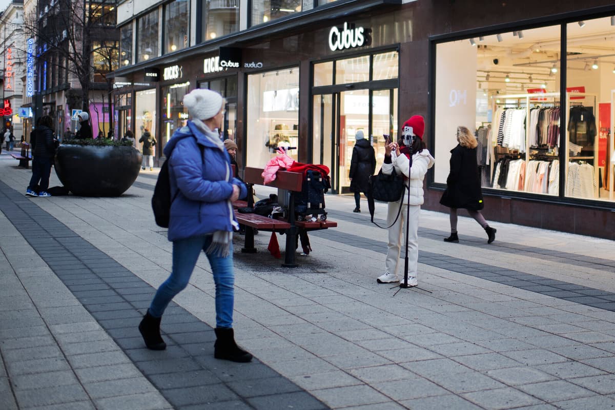 Retail Sales Rise 0.9 Percent in April 2025