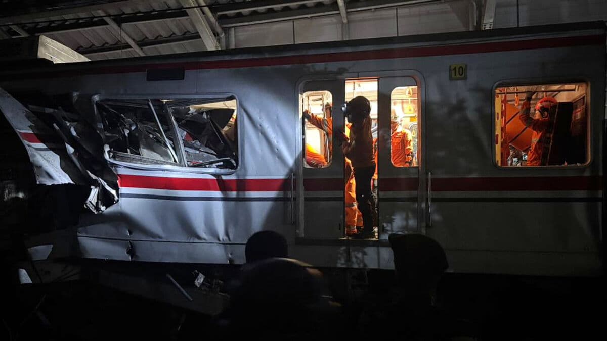 14 dead in train accident in Bekasi, West Java, Indonesia