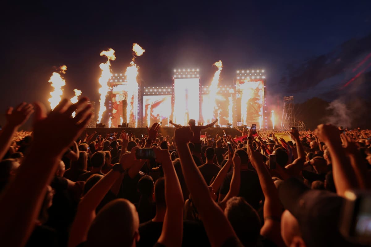 Controversial Singer Thompson Sets Audience Record in Croatia