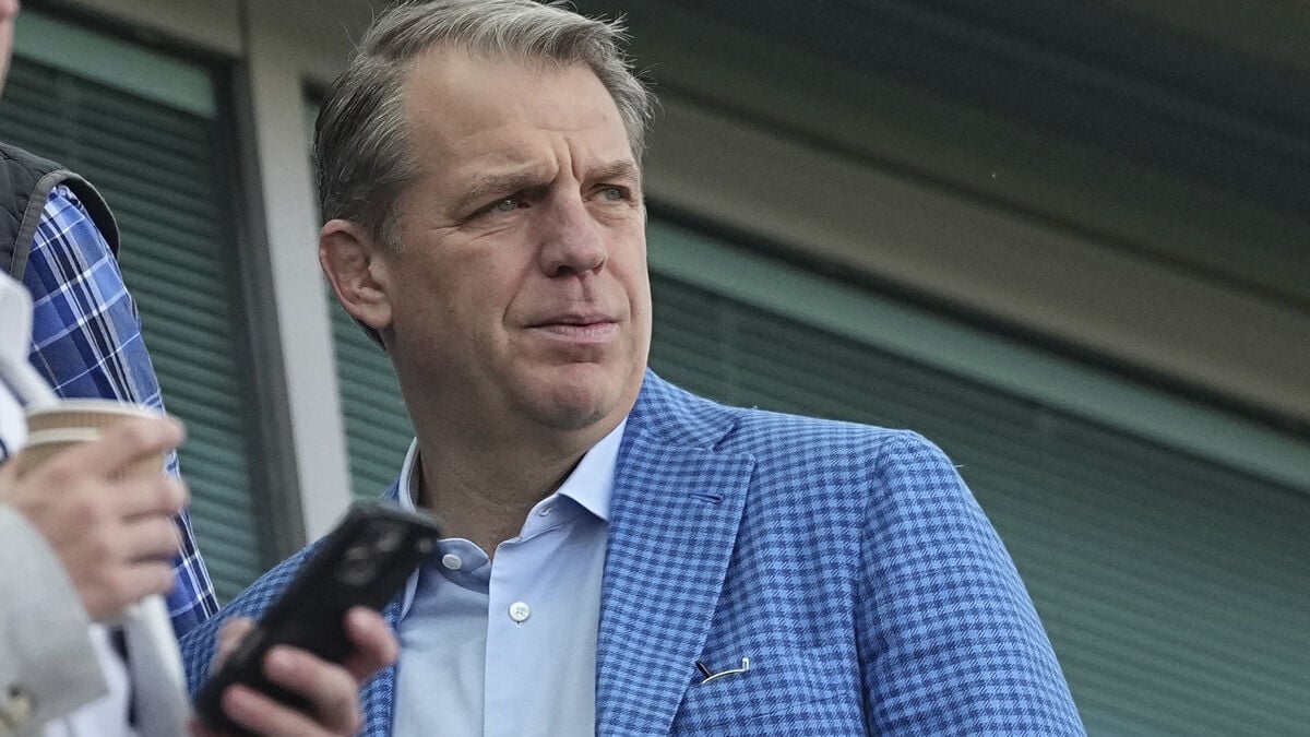 Reports: Chelsea co-owners Boehly and Walter discuss selling shares