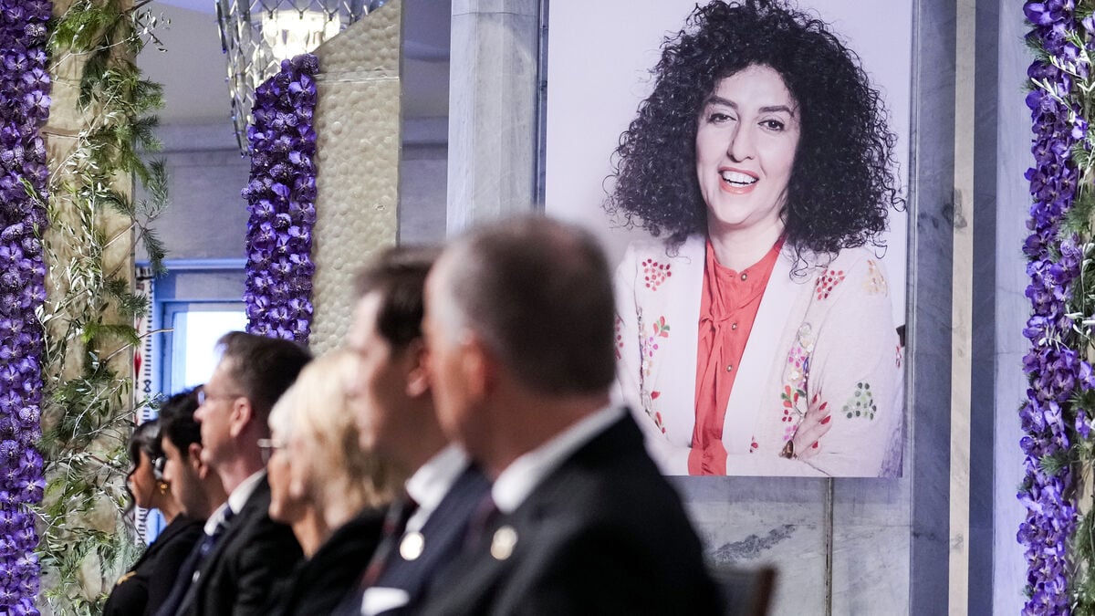 Imprisoned Peace Laureate Narges Mohammadi Moved to Hospital