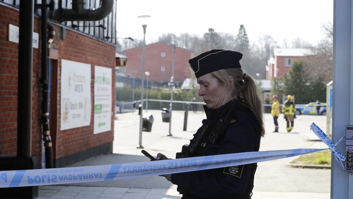 Explosion at store in Södertälje damages entrance, no injuries
