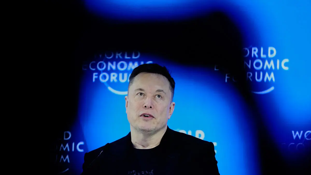 Musk: SpaceX is changing focus - aiming for the Moon