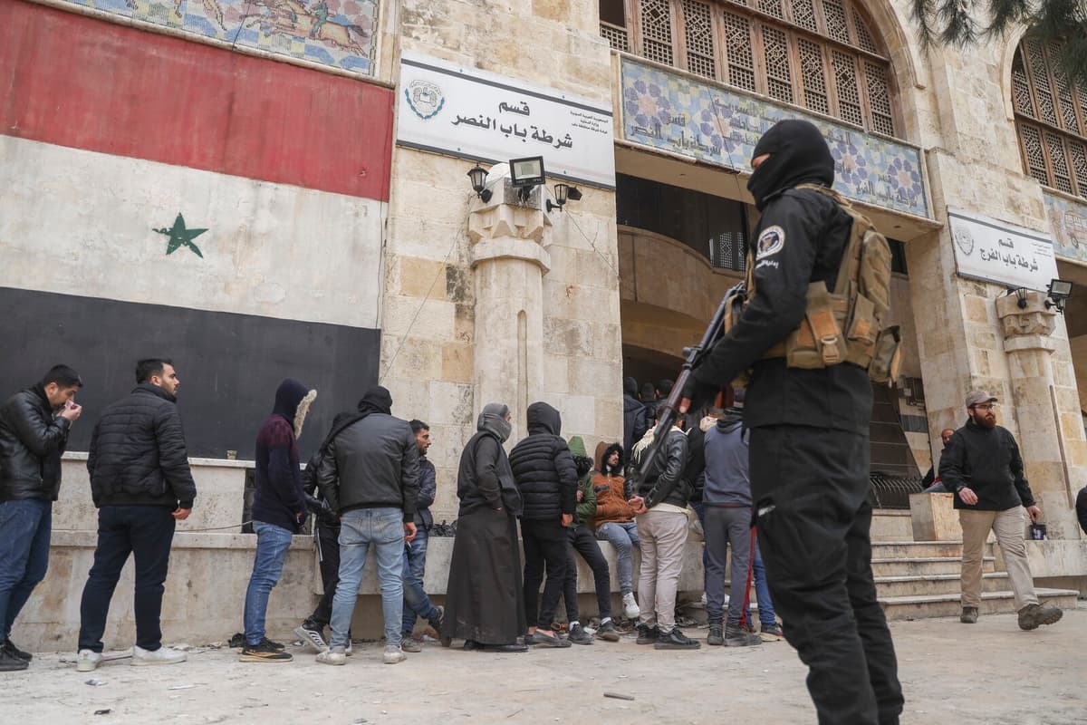 Syrian soldiers on the run are sent home