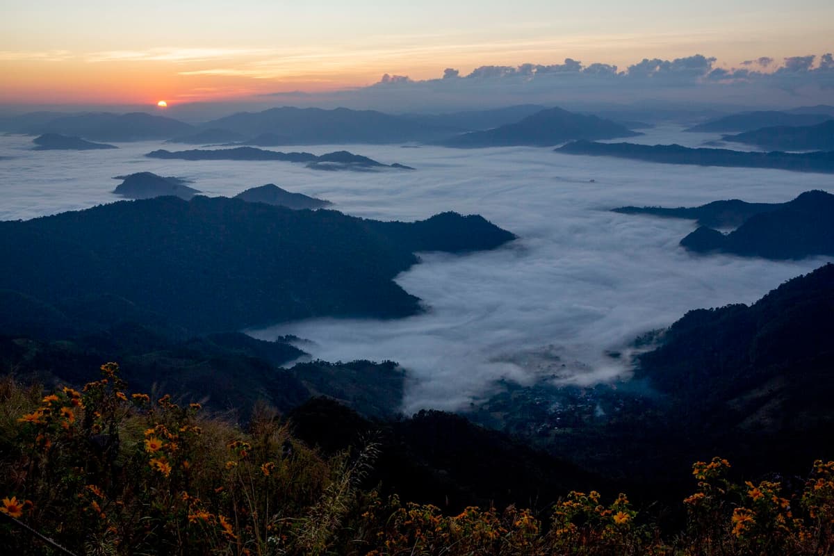 Thailand Closes Phu Chi Fa Viewpoint After Laos Drug Clash