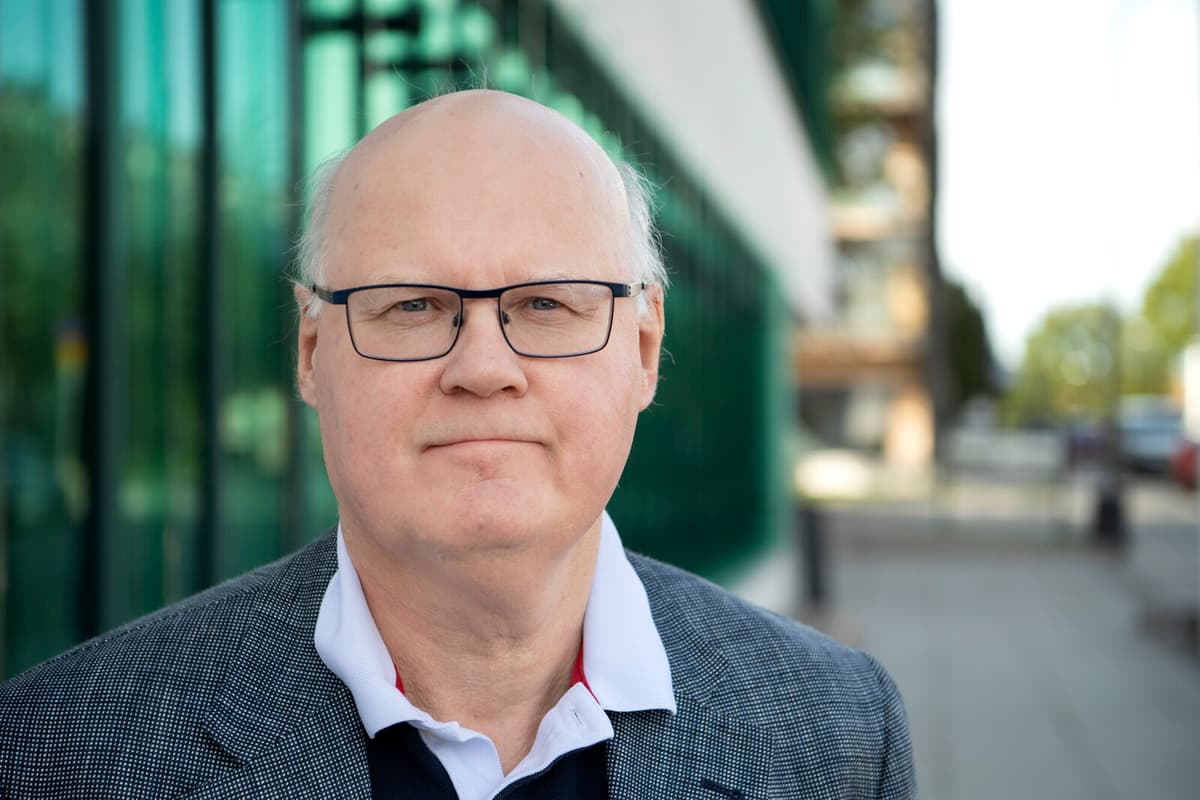 Ukraine Mineral Agreement Crucial but Peace Still Distant