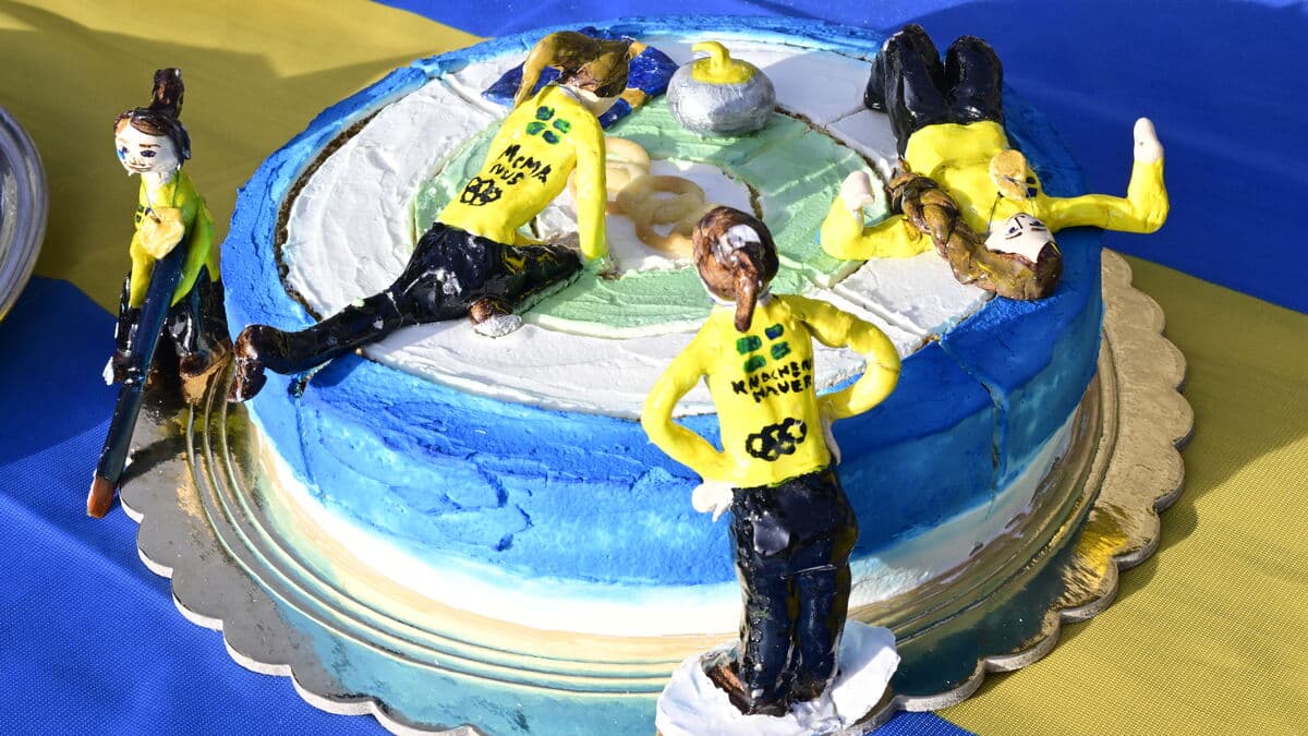Team Anna Hasselborg celebrated Olympic gold with a curling cake