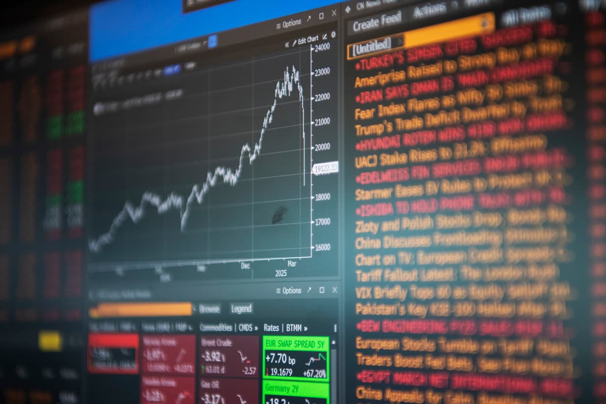 H&M Shares Drop 2.1% Amid Stockholm Stock Exchange Decline