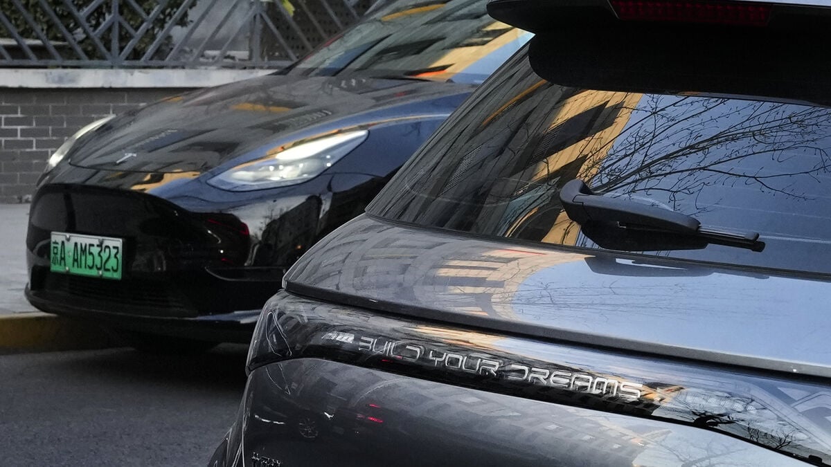 Chinese electric car giant BYD is growing, Tesla is losing