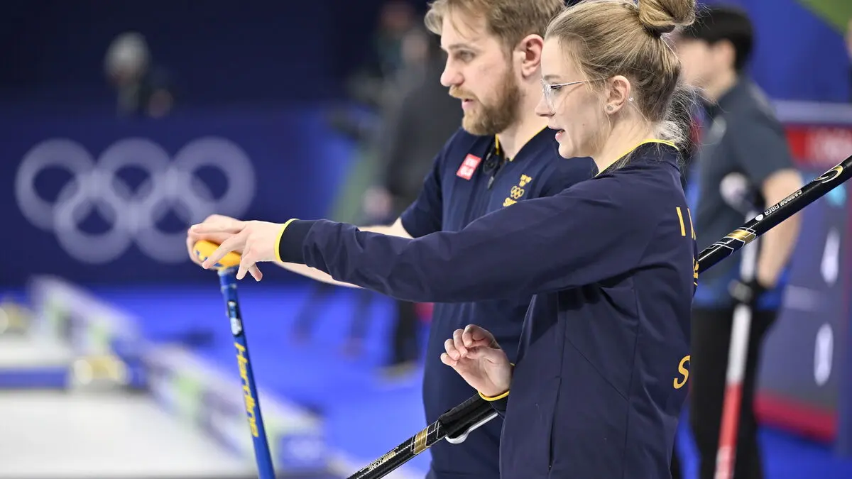 Swedish mixed doubles curlers to face Great Britain in Olympic semifinals