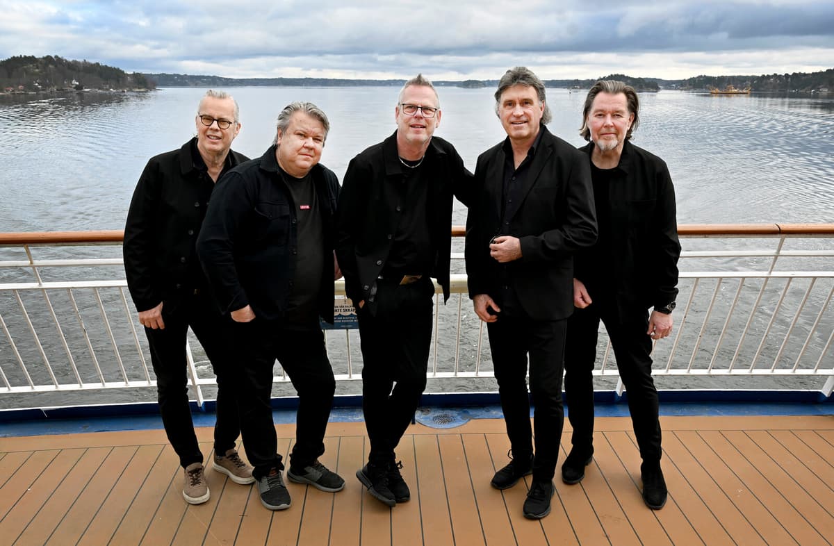 Streaplers Tour Bus Attacked with Soft Airgun in Växjö