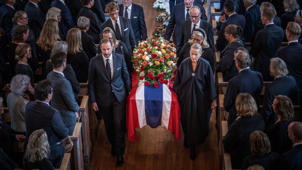 Norway says farewell to Princess Astrid at full church funeral