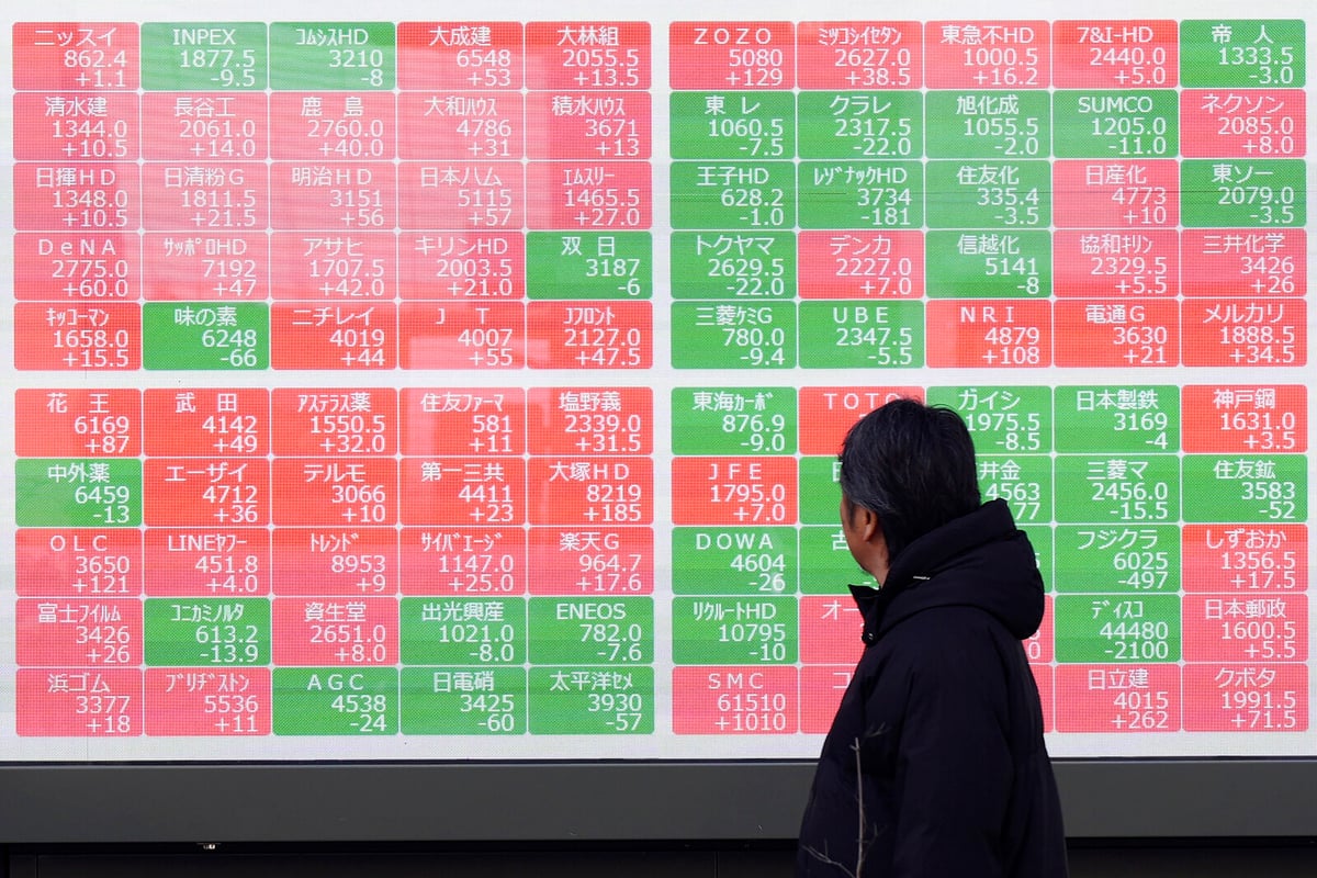 Asian Stock Markets Show Mixed Reactions After US Credit Downgrade