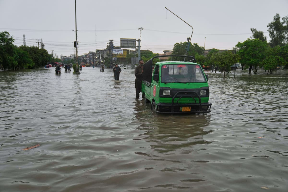 Over 300 Dead in Pakistan as New Rain Warnings Issued