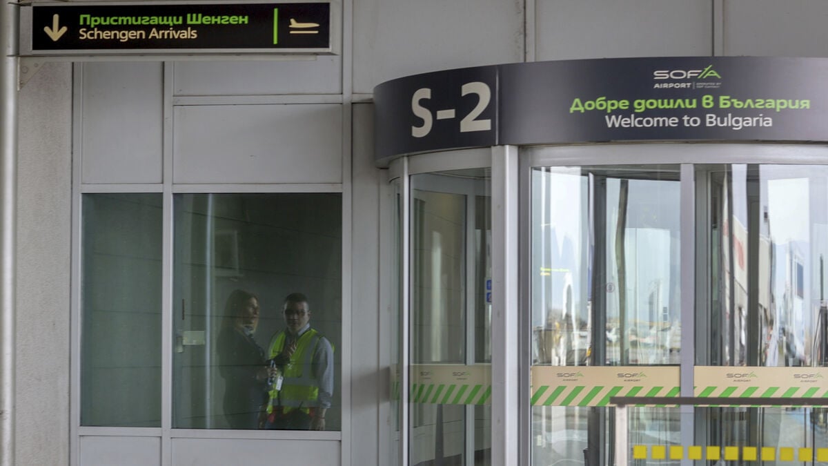 Austrian Airlines Flight From Tel Aviv to Vienna Makes Emergency Landing in Sofia After Bomb Threat