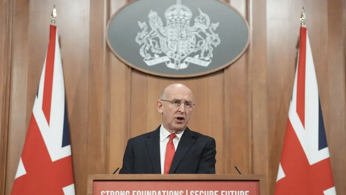 Following Russian ship off the coast: "We'll see you"