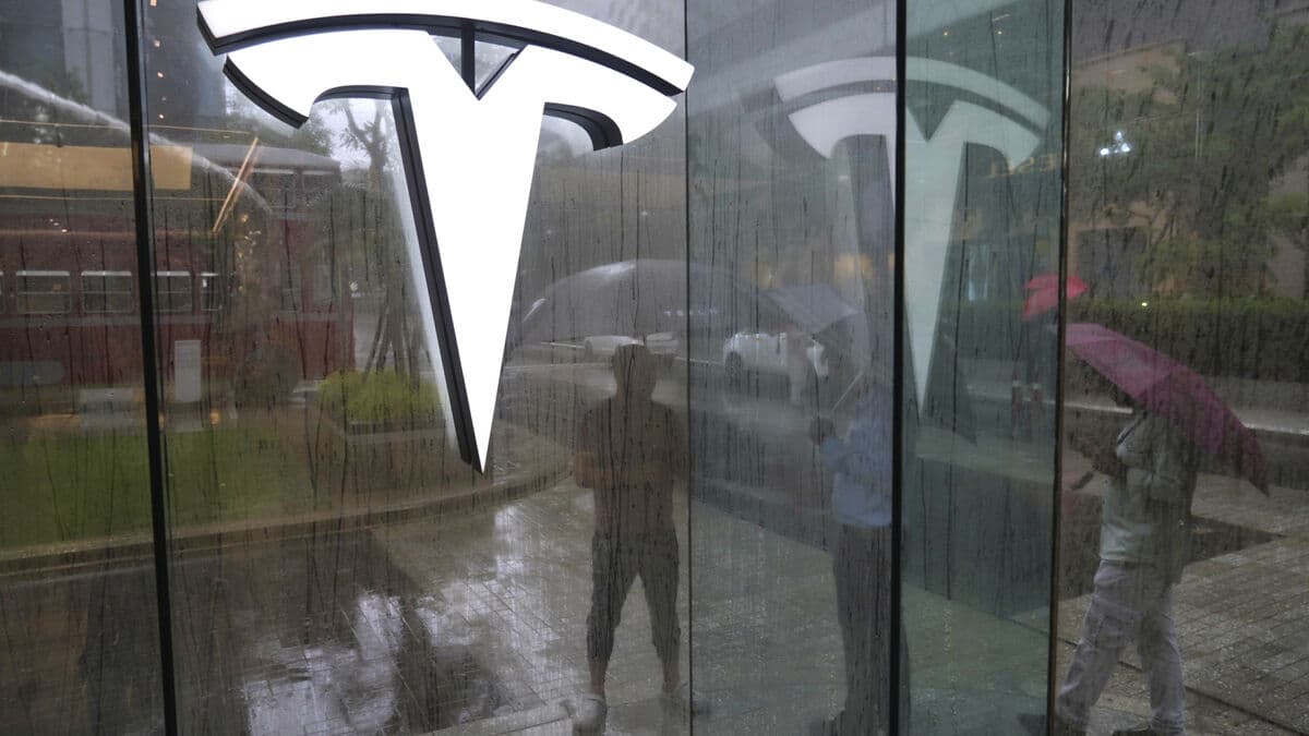 Tesla Exceeds Q3 Delivery Expectations with 497,100 Cars