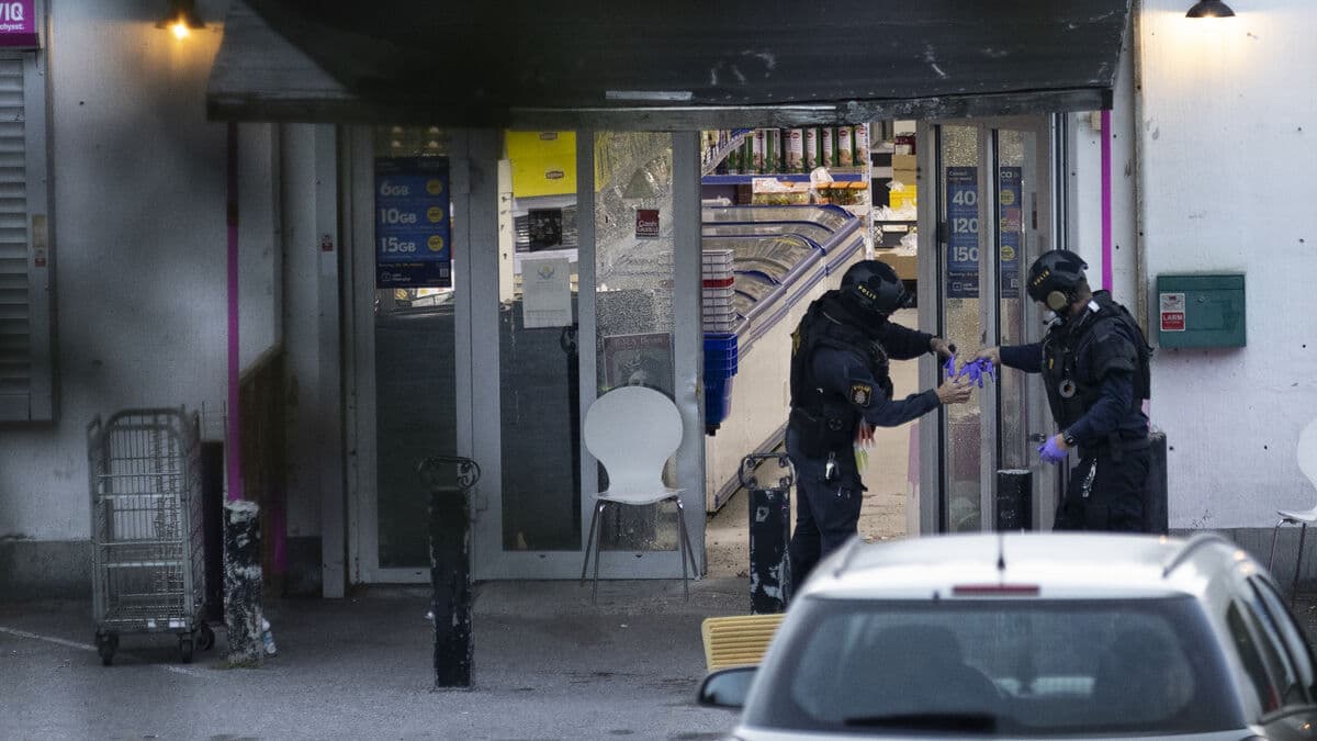 Man who directed perpetrators by telephone sentenced to life