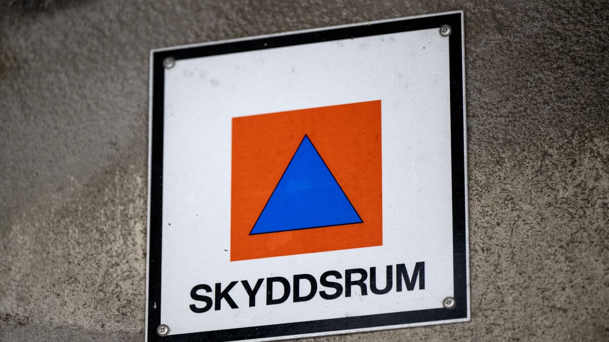 Sweden reintroduces mass evacuation exercises for civilians in war