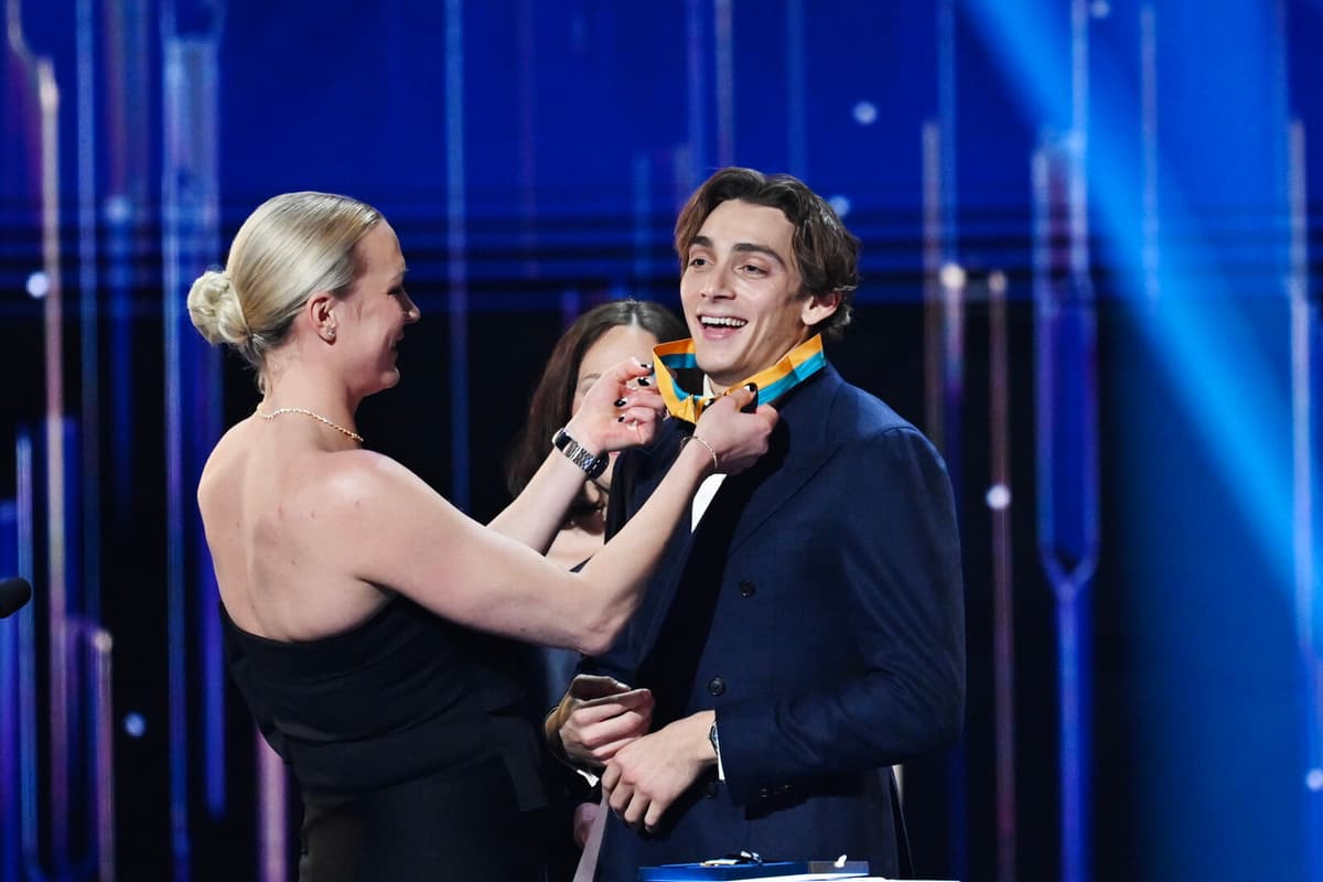 Duplantis and Sjöström Featured on Stamps for Bragdguldet's 100th Anniversary