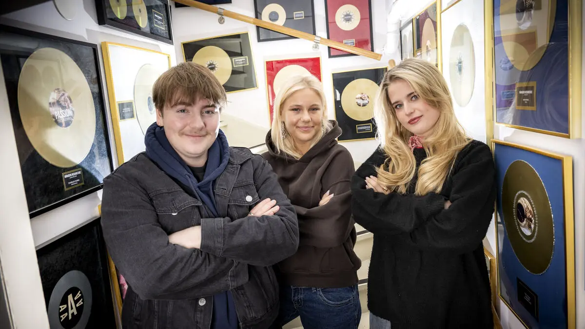 They make up for the "Idol" victory