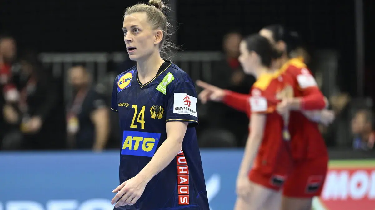 The women's handball team was crushed by Denmark