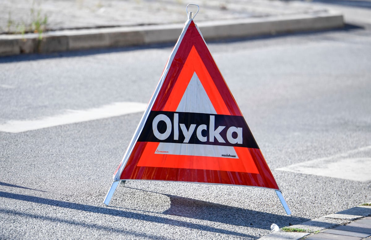 Woman Dies After Motorcycle and Car Collision in Hallsbergs Municipality