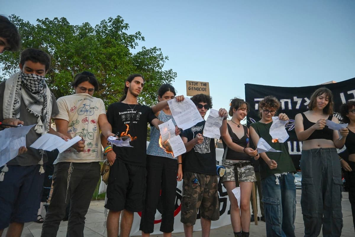 Yona Roseman Gains Attention for Refusing Israeli Military Service