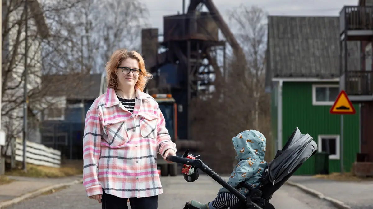 They live in the shadow of the construction site where workers fell ill