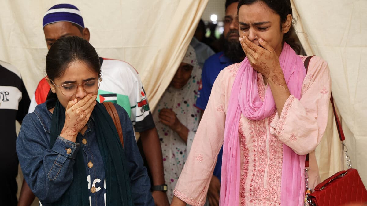 Bus falls into Padma River, at least 25 dead in Bangladesh