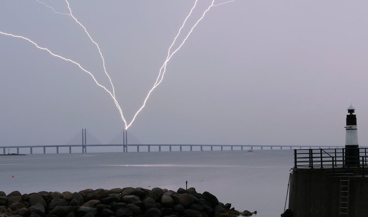 Experts Debunk Myth: Car Tires Don't Protect Against Lightning