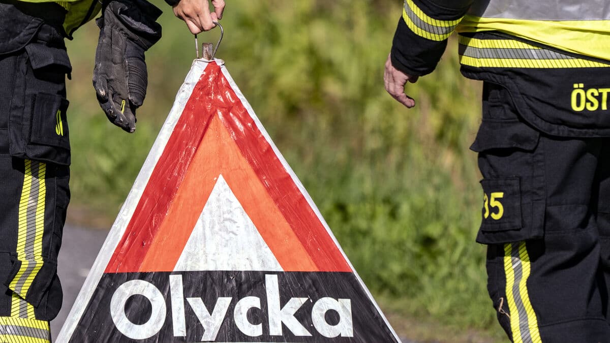 Two taken to hospital after car collides with train north of Vetlanda