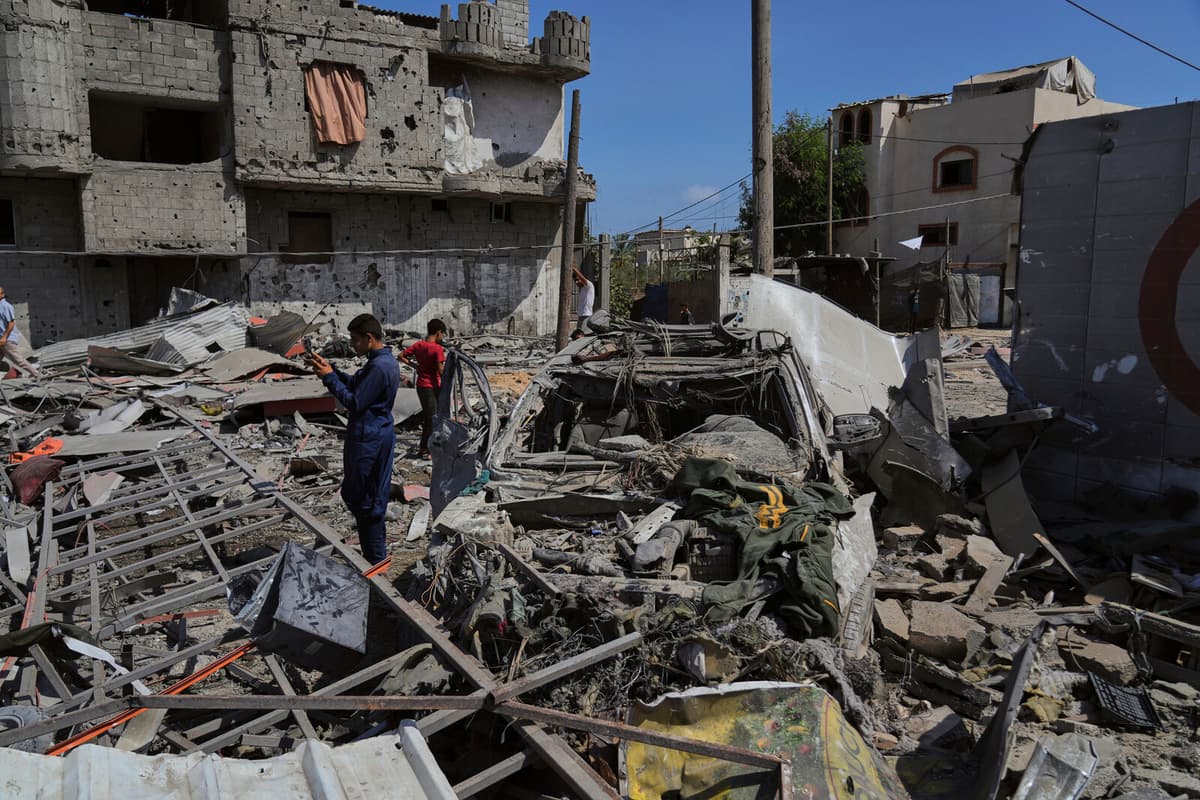 Hospital Reports: 52 Killed in Gaza Amid Aid Distribution and Air Strikes