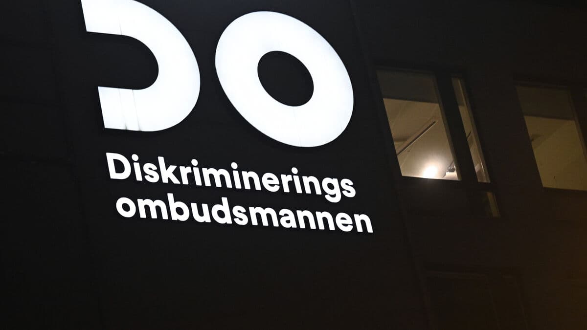 Wheelchair user forced to crawl onto bus, Swedish Ombudsman demands 100,000 kronor in compensation from Region Örebro