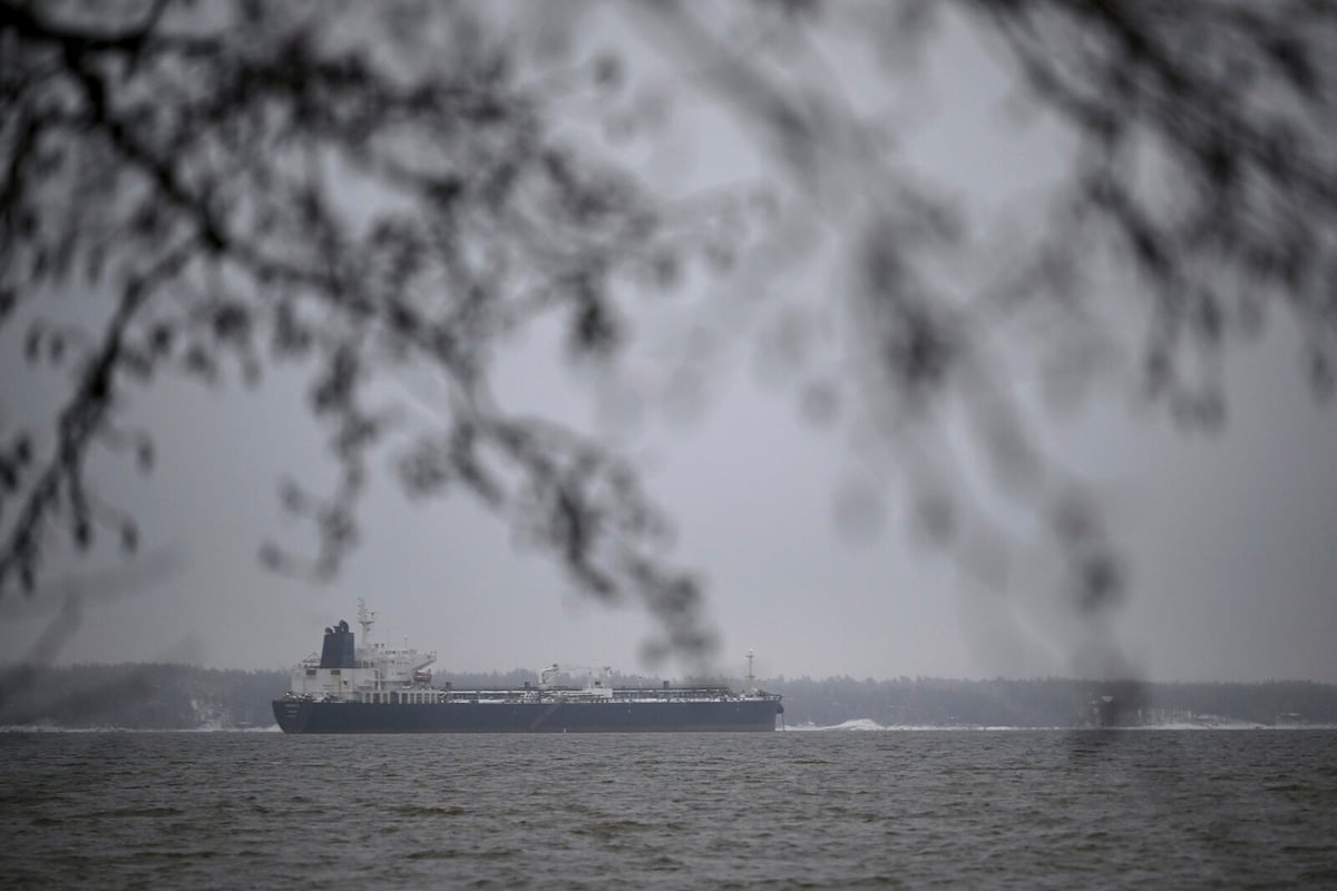 EU Lowers Russian Oil Price Cap and Targets Shadow Fleet in New Sanctions