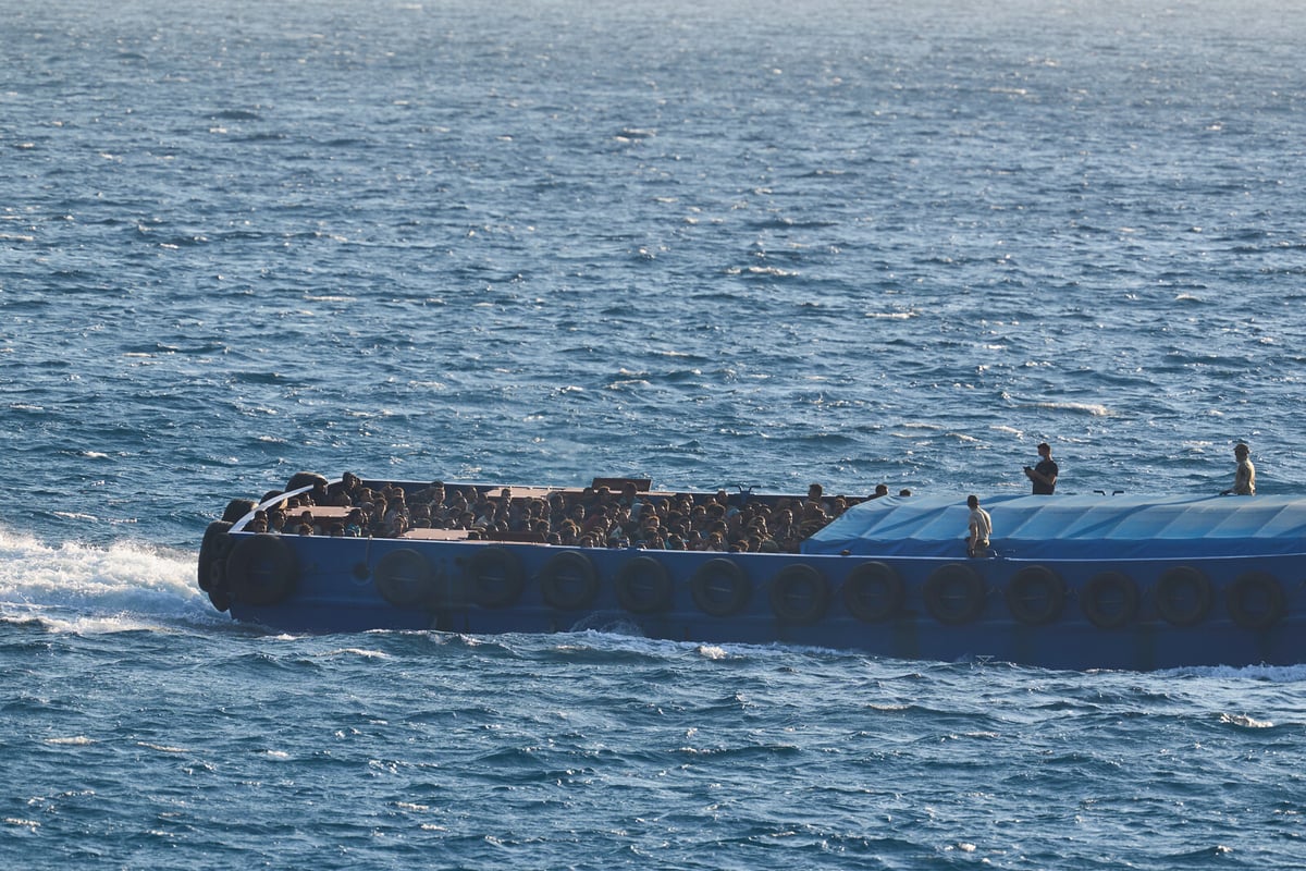 Greece Detains Migrants Amid Temporary Asylum Ban