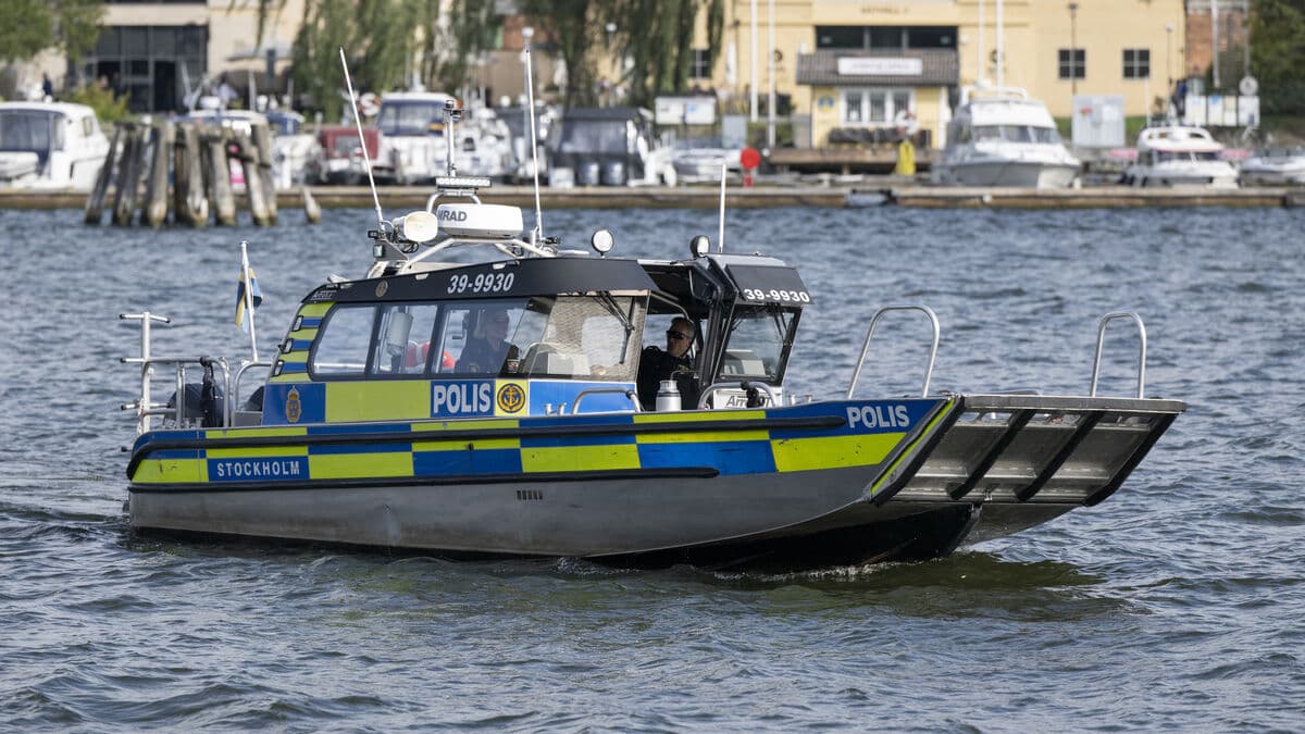 Two police officers injured during maritime police training, one seriously