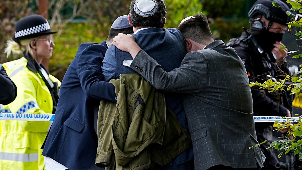 Starmer Vows to Tackle Antisemitism After Manchester Synagogue Attack