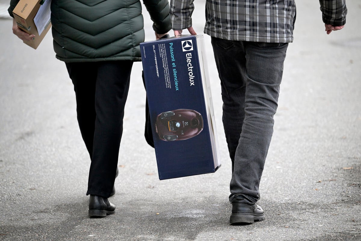Electrolux Credit Rating Downgraded to BBB- by S&P