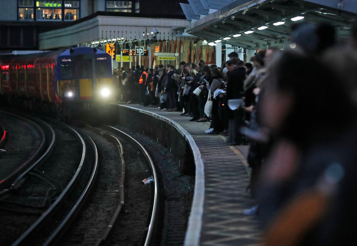 UK Re-Nationalizes First Railway Company Under Great British Railways