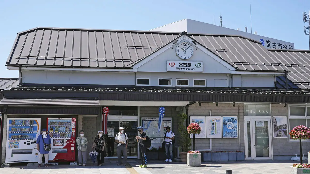 Earthquake near Japan - three-meter tsunami feared