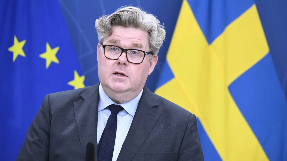 Fast-track for new law to force online platforms to remove gang recruitment material