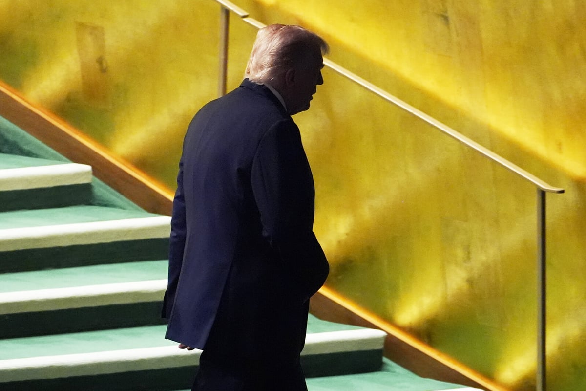 White House Prepares for Potential Mass Layoffs Amid Budget Dispute