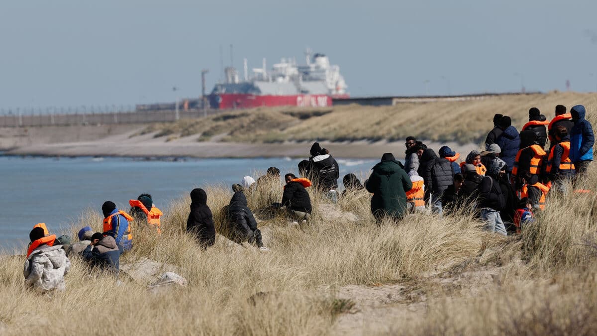 Boat carrying record 128 migrants reaches English coast