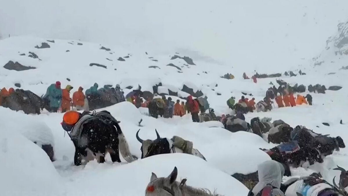 Hikers Rescued from Mount Everest After Severe Snowstorm